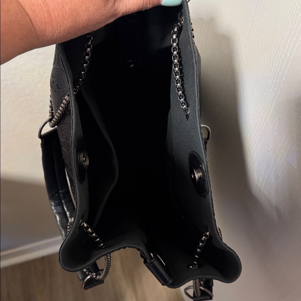 Skull Embossed Women's Black Bucket Bag Purse Faux Leather Shoulder Carry Strap - Picture 9 of 11